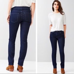 NWOT GAP Resolution Slim Straight 28r